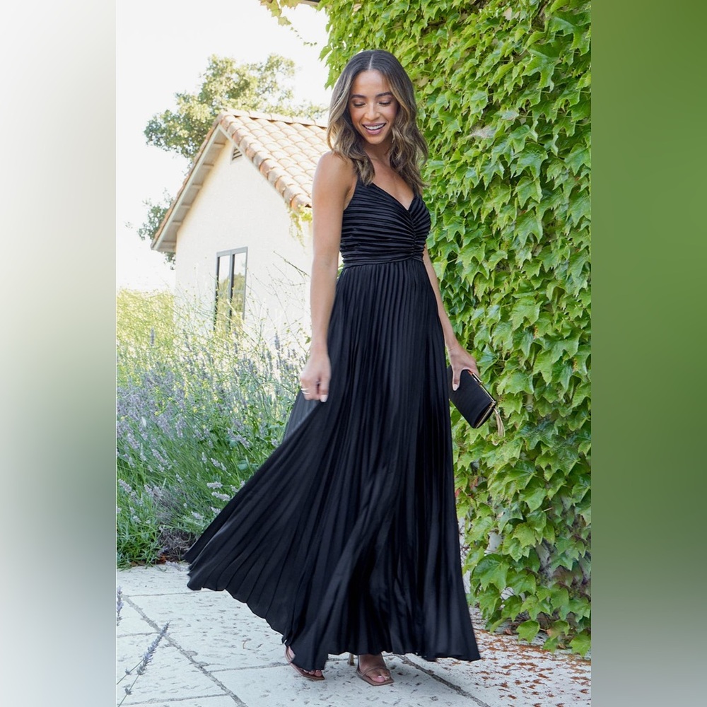 Petal & Pup Women’s size M black pleated maxi dress